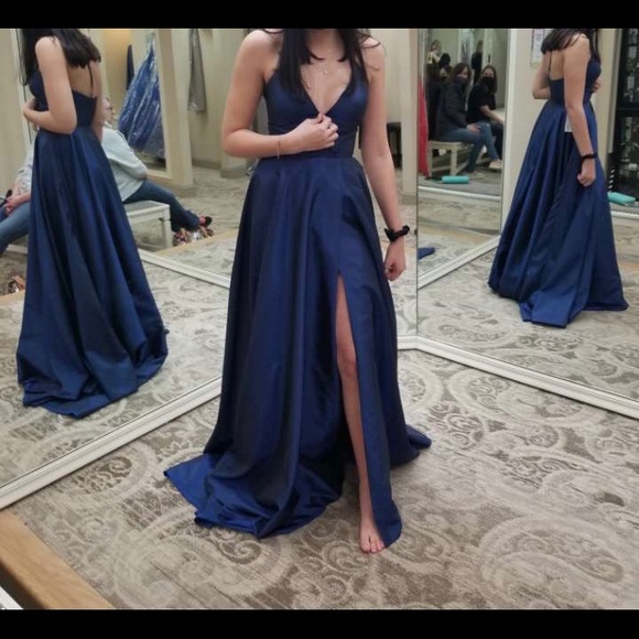 Sherri Hill Dresses & Skirts - Size 2